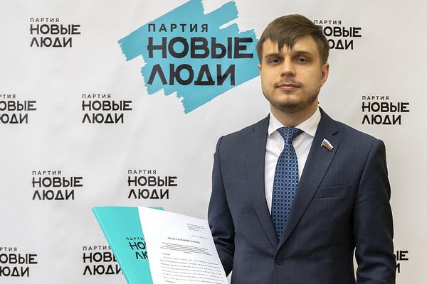 Законопроект об NFT, вопросы правительству и похвала от Володина – как прошел год Антона Ткачева в Госдуме