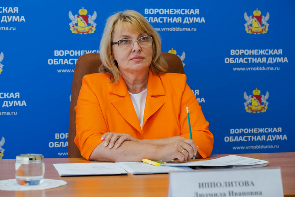 Отсутствие отчетов о работе, помощь детям и постоянные встречи – чем занимаются воронежские врачи-депутаты в думах