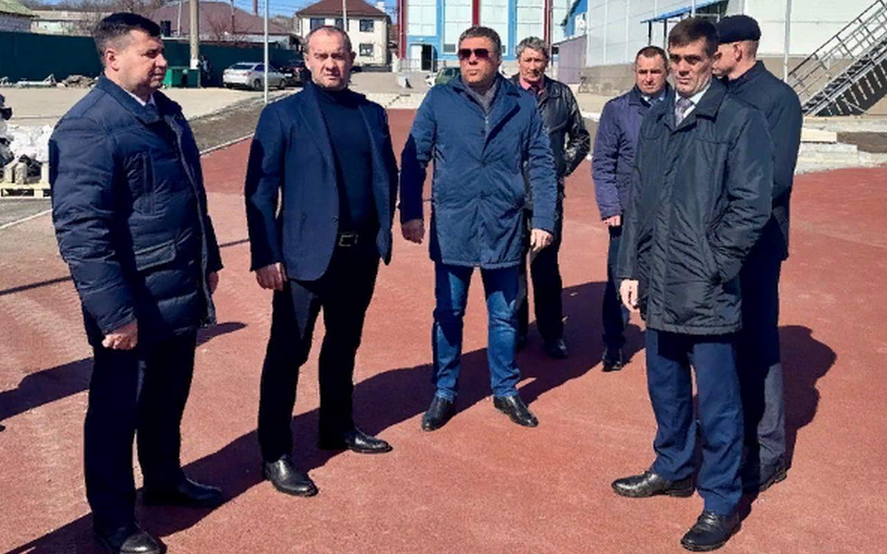 Элиты Черноземья в соцсетях: методы расслабления, дачные анекдоты и правила жизни