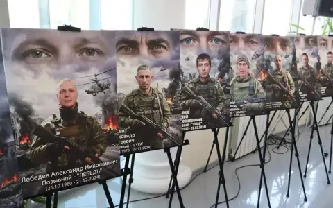 Выставка «Загляни в глаза солдата» открылась в Россоши Выставка «Загляни в глаза солдата» открылась в Россоши