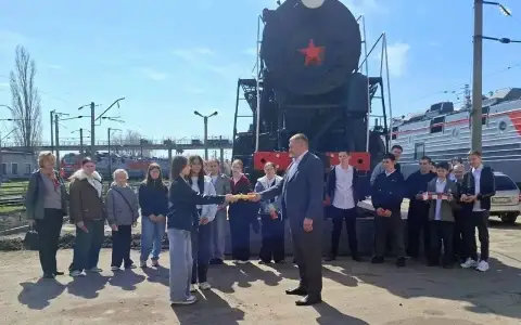 «Сквер Победы» в депо Россошь благоустроили при участии «Россошанского ДРСУ № 1» «Сквер Победы» в депо Россошь благоустроили при участии «Россошанского ДРСУ № 1»