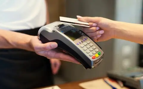 На безналичные расчеты белгородцев приходится 98% операций по картам 