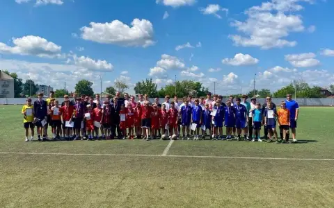 Чемпионат по дворовому мини-футболу в Россошанском районе завершился при поддержке местного подрядчика Чемпионат по дворовому мини-футболу в Россошанском районе завершился при поддержке местного подрядчика