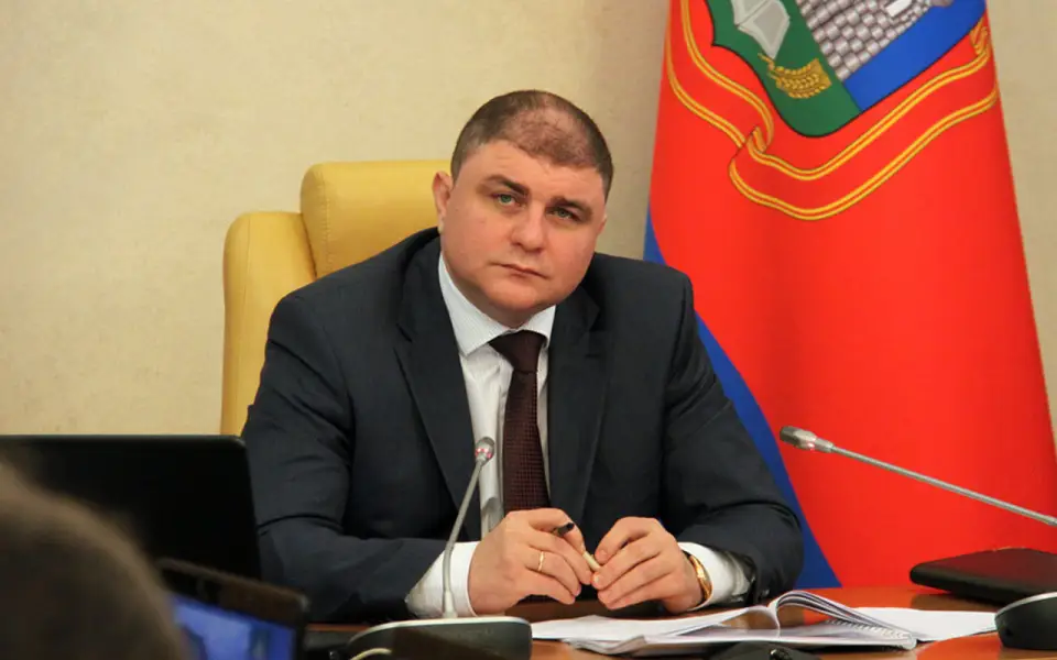 Семья заместителя полпреда по СЗФО Вадима Потомского снова забирает орловский мусор Семья заместителя полпреда по СЗФО Вадима Потомского снова забирает орловский мусор