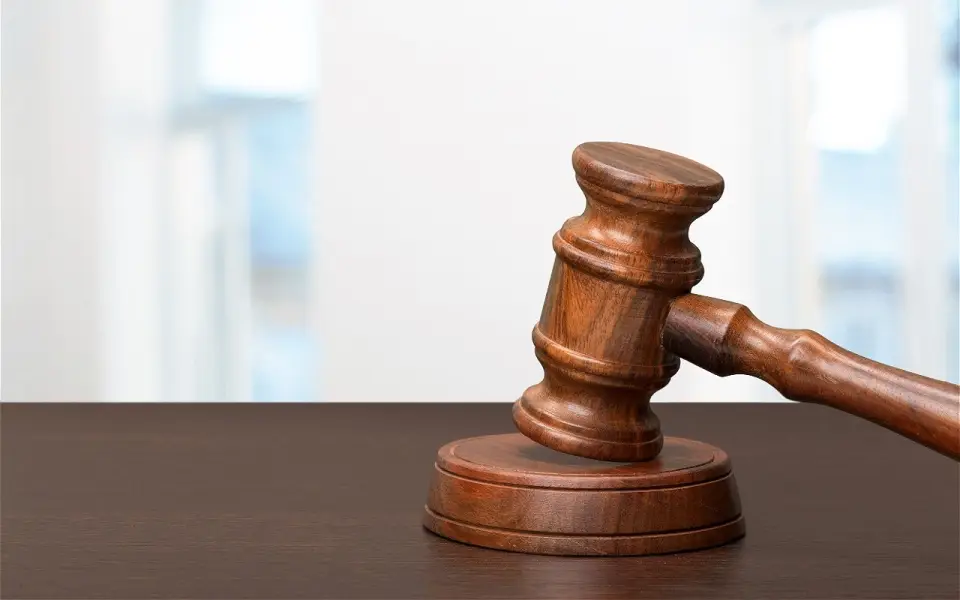 Один из самых дорогих адвокатов уступил право требования к воронежскому предприятию его бывшему учредителю Один из самых дорогих адвокатов уступил право требования к воронежскому предприятию его бывшему учредителю