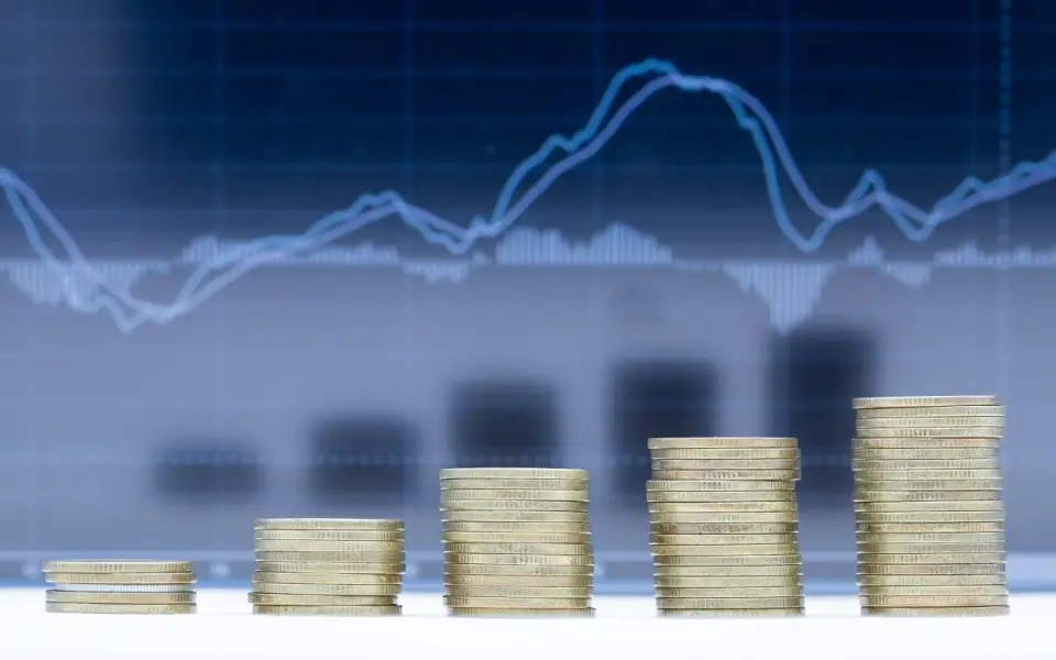 Банк России впервые за 2,5 года снизил ключевую ставку — до 20% годовых