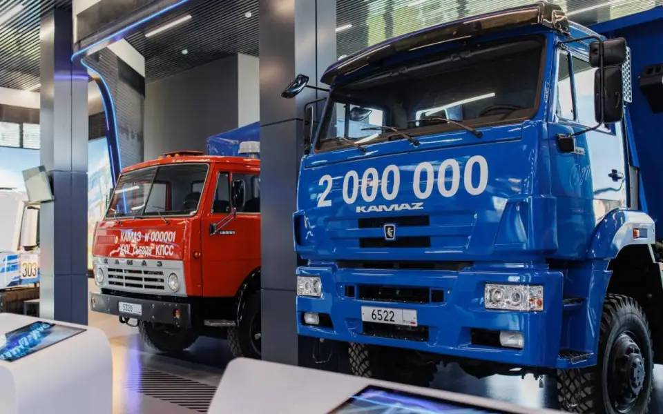 КАМАЗ переходит на сокращенную рабочую неделю вслед за АвтоВАЗом и ГАЗом КАМАЗ переходит на сокращенную рабочую неделю вслед за АвтоВАЗом и ГАЗом