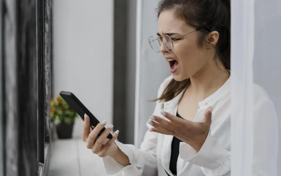 Роскомнадзор частично ограничит голосовые звонки в Telegram и WhatsApp ради борьбы с мошенниками Роскомнадзор частично ограничит голосовые звонки в Telegram и WhatsApp ради борьбы с мошенниками