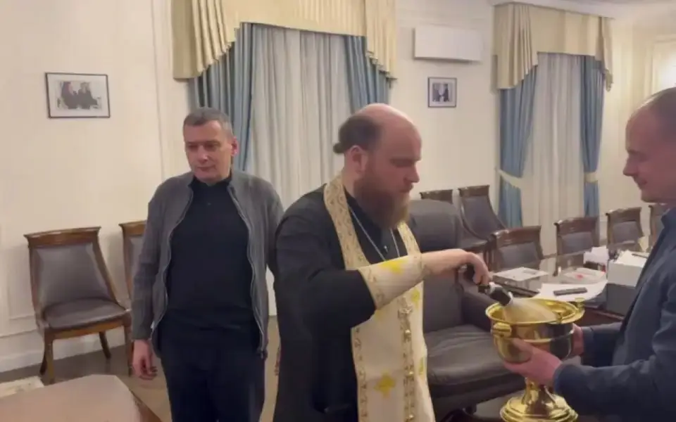 «Не зря освящал кабинет»: курский глава Хинштейн о признании вины экс-губернатора Смирнова «Не зря освящал кабинет»: курский глава Хинштейн о признании вины экс-губернатора Смирнова