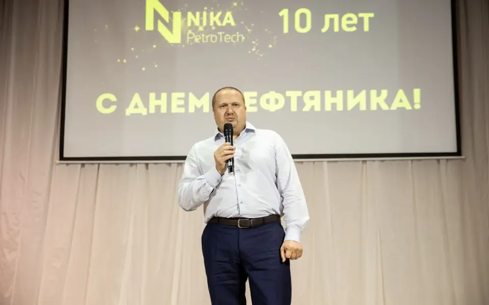 В семилукском подразделении «НИКА-ПЕТРОТЭК» отметили День нефтяника В семилукском подразделении «НИКА-ПЕТРОТЭК» отметили День нефтяника