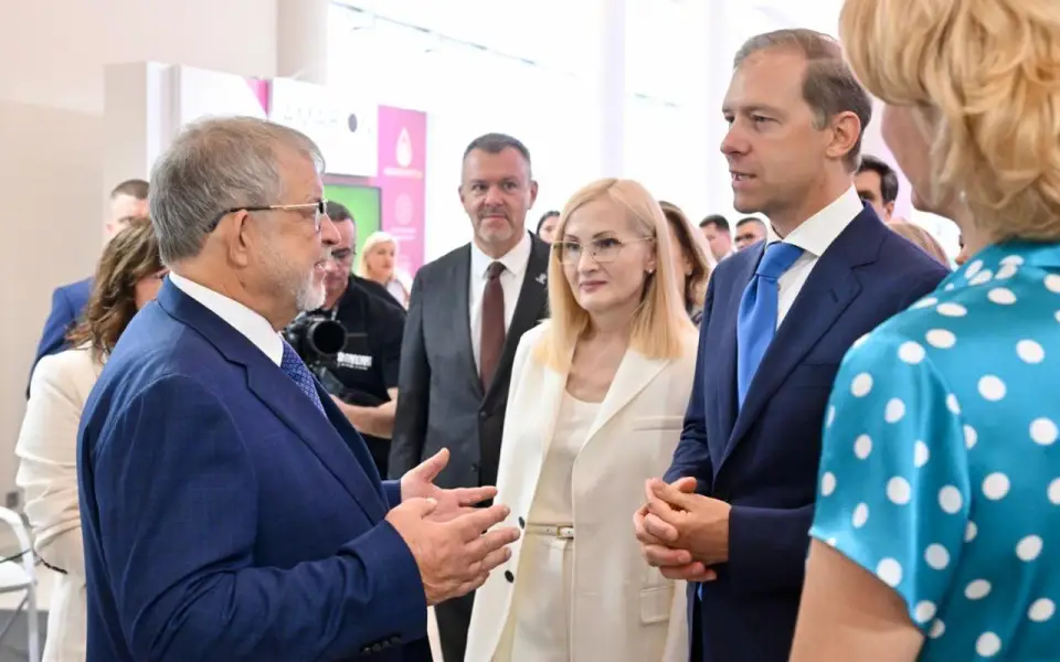 Достижения ГК «Молвест» в глубокой переработке молока отметил Денис Мантуров на форуме «Биопром» Достижения ГК «Молвест» в глубокой переработке молока отметил Денис Мантуров на форуме «Биопром»