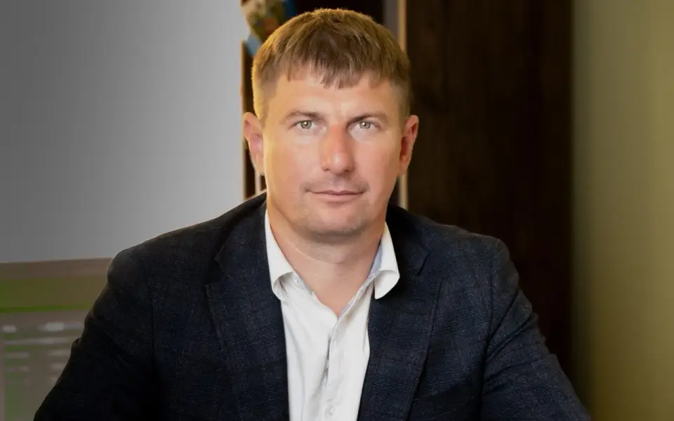 «Дроны прилетают ночью. Мы строим, чтобы утро все-таки наступало» «Дроны прилетают ночью. Мы строим, чтобы утро все-таки наступало»