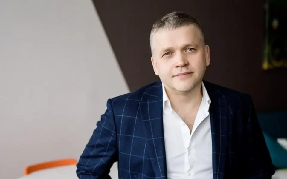 «Я хорошо сплю»: как воронежский концессионер Эдуард Толоконников продал активы, закрыл кредиты и придумал Академию социальной архитектуры «Я хорошо сплю»: как воронежский концессионер Эдуард Толоконников продал активы, закрыл кредиты и придумал Академию социальной архитектуры
