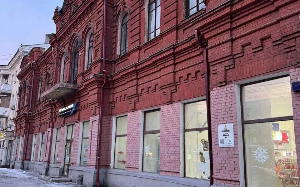 Вогнали в краску: в Воронеже незаметно меняют исторический облик объекта культурного наследия Вогнали в краску: в Воронеже незаметно меняют исторический облик объекта культурного наследия