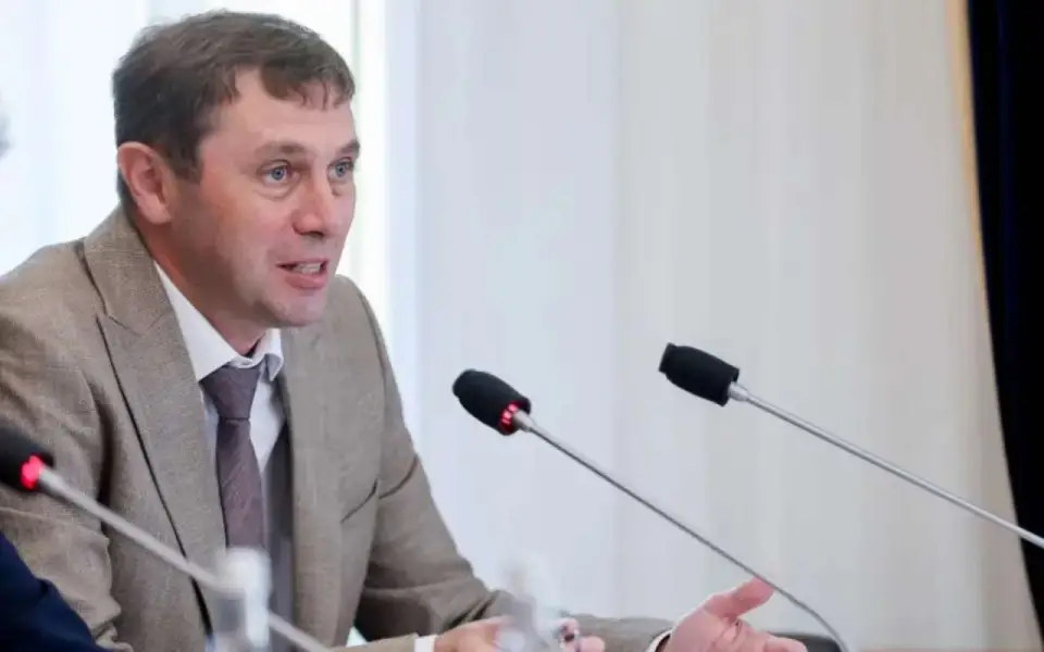 Мэр Воронежа Петрин рассказал о проблемных подрядчиках на Петровской набережной Мэр Воронежа Петрин рассказал о проблемных подрядчиках на Петровской набережной