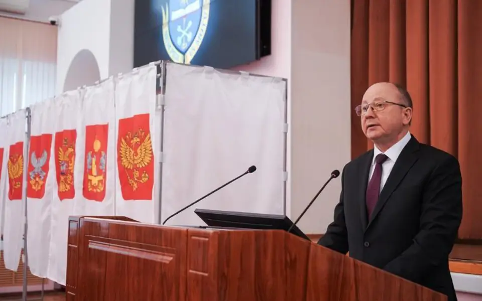 Экс-декана юрфака Юрия Старилова официально утвердили ректором ВГУ Экс-декана юрфака Юрия Старилова официально утвердили ректором ВГУ