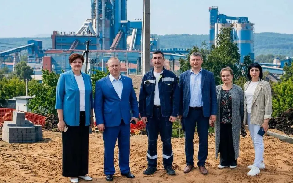 Сквер «Юность» в поселке Подгоренский обретает новый облик Сквер «Юность» в поселке Подгоренский обретает новый облик