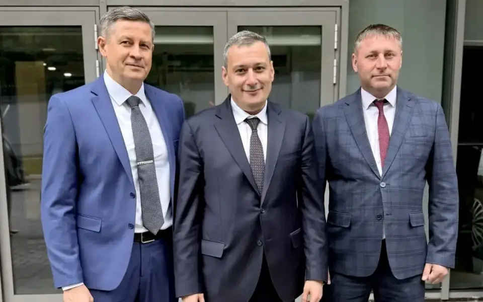 Хинштейн заявил о «непрерывном контакте» с новыми главами Белгородской и Брянской областей Хинштейн заявил о «непрерывном контакте» с новыми главами Белгородской и Брянской областей