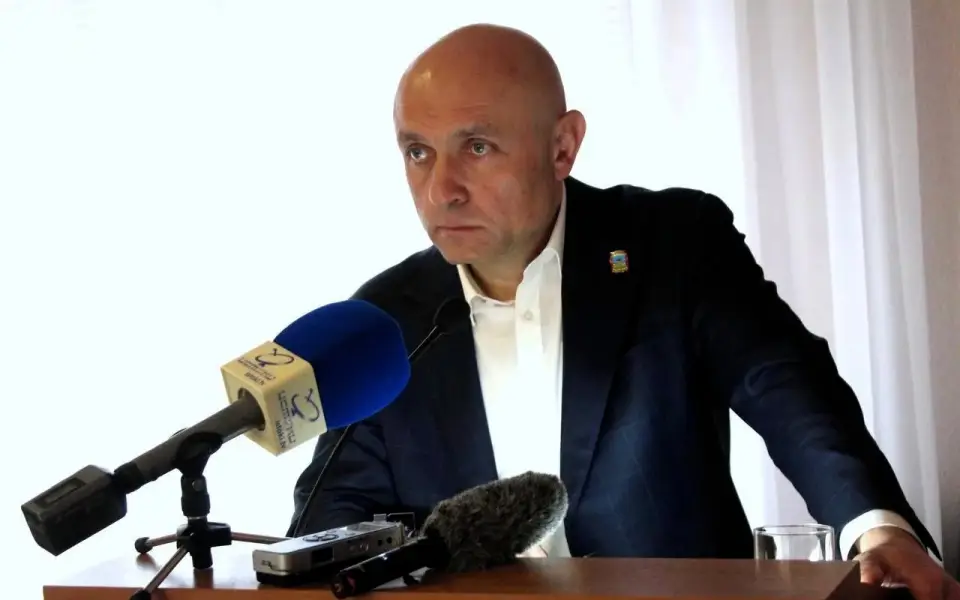 Мэр Орла Парахин подписал контракт с Минобороны для службы в отряде БАРС Мэр Орла Парахин подписал контракт с Минобороны для службы в отряде БАРС