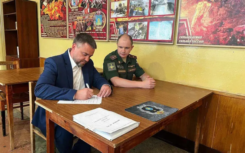 Тамбовский вице-губернатор Зименко вступил в боевой армейский резерв «БАРС-Тамбов» Тамбовский вице-губернатор Зименко вступил в боевой армейский резерв «БАРС-Тамбов»