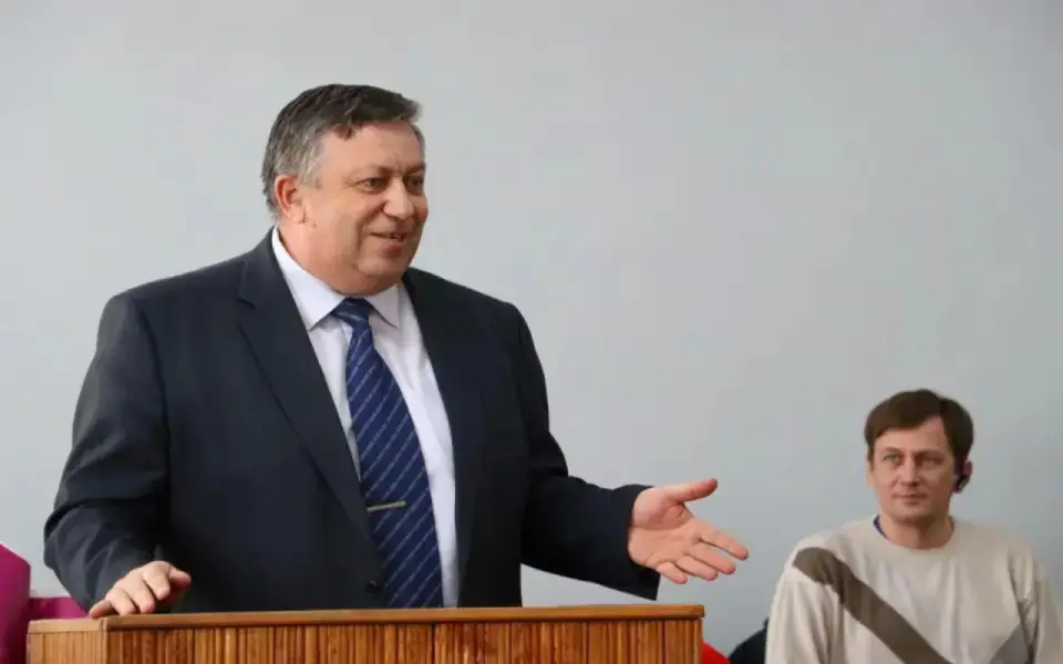 Глава Рыльского района ранен при подрыве автомобиля на мине в центре города Глава Рыльского района ранен при подрыве автомобиля на мине в центре города