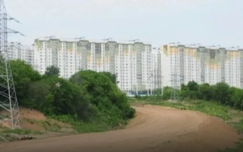 В Курске жители петицией к губернатору Хинштейну требуют достроить дорогу на Крымской, которую корпорация «ГРИНН» бросила 11 лет назад В Курске жители петицией к губернатору Хинштейну требуют достроить дорогу на Крымской, которую корпорация «ГРИНН» бросила 11 лет назад