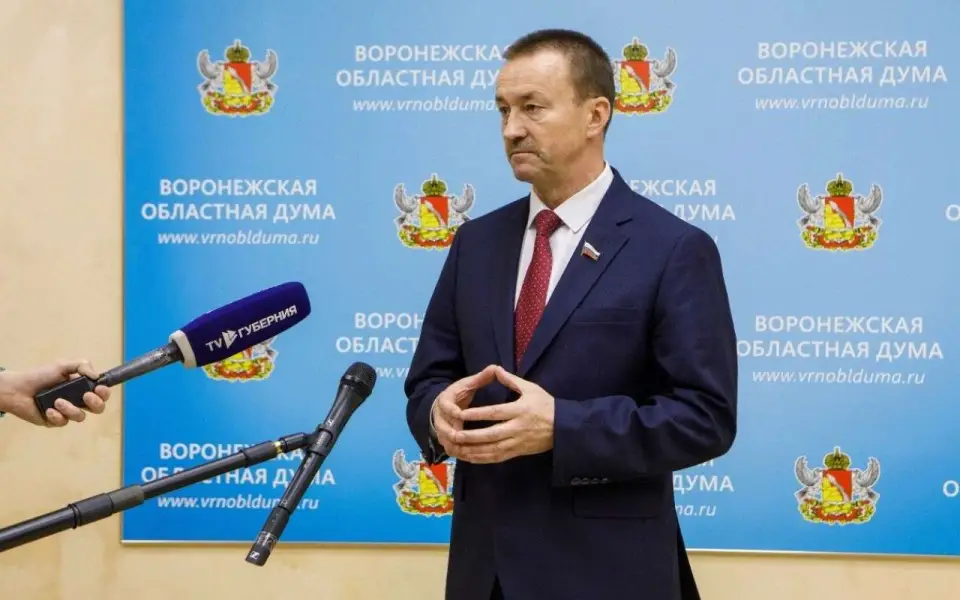 Спикер воронежской Облдумы Матузов предложил бороться с дефицитом топлива отказом от лишних поездок и ходьбой пешком Спикер воронежской Облдумы Матузов предложил бороться с дефицитом топлива отказом от лишних поездок и ходьбой пешком