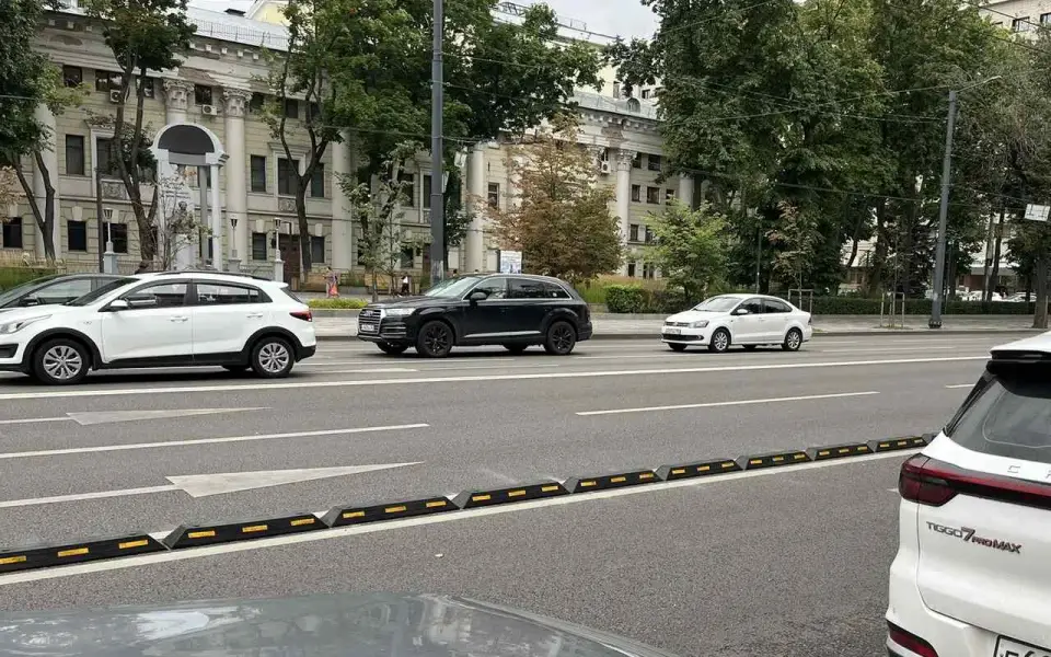 Воронежцы раскритиковали барьеры на Плехановской для метробуса: «пробки, аварии и распил» Воронежцы раскритиковали барьеры на Плехановской для метробуса: «пробки, аварии и распил»