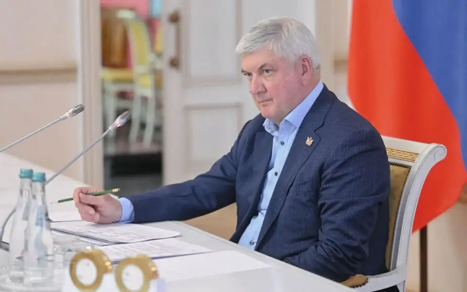 Губернатор Александр Гусев отменил выездные заседания правительства из-за топливного кризиса Губернатор Александр Гусев отменил выездные заседания правительства из-за топливного кризиса