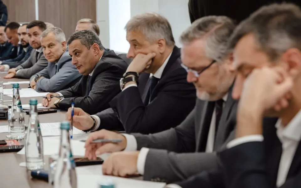 Курская область направит в федеральный центр предложения по поддержке предприятий Курская область направит в федеральный центр предложения по поддержке предприятий