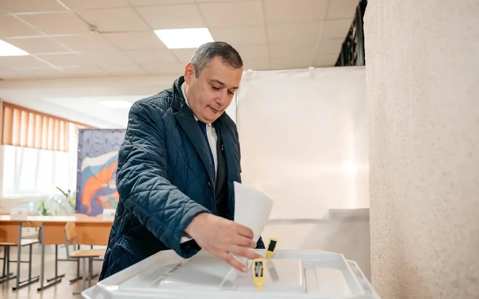 Хинштейн проголосовал на выборах в Госдуму и облдуму Курска Хинштейн проголосовал на выборах в Госдуму и облдуму Курска